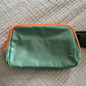 Lululemon Everywhere Belt Bag